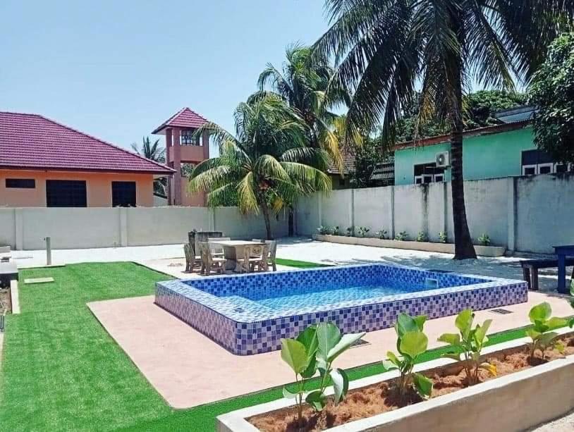 Casa Tiga Homestay Besut Kampung Kuala Besut ภายนอก รูปภาพ