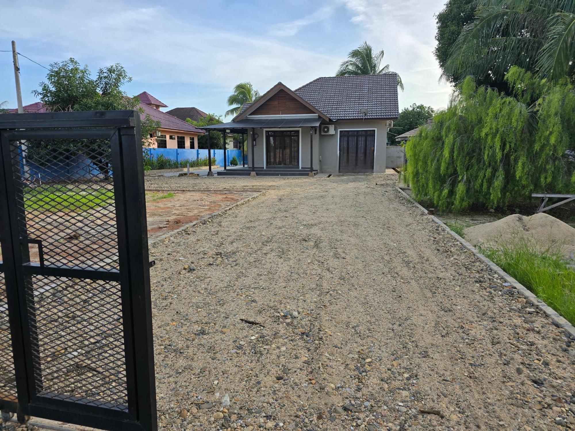 Casa Tiga Homestay Besut Kampung Kuala Besut ภายนอก รูปภาพ