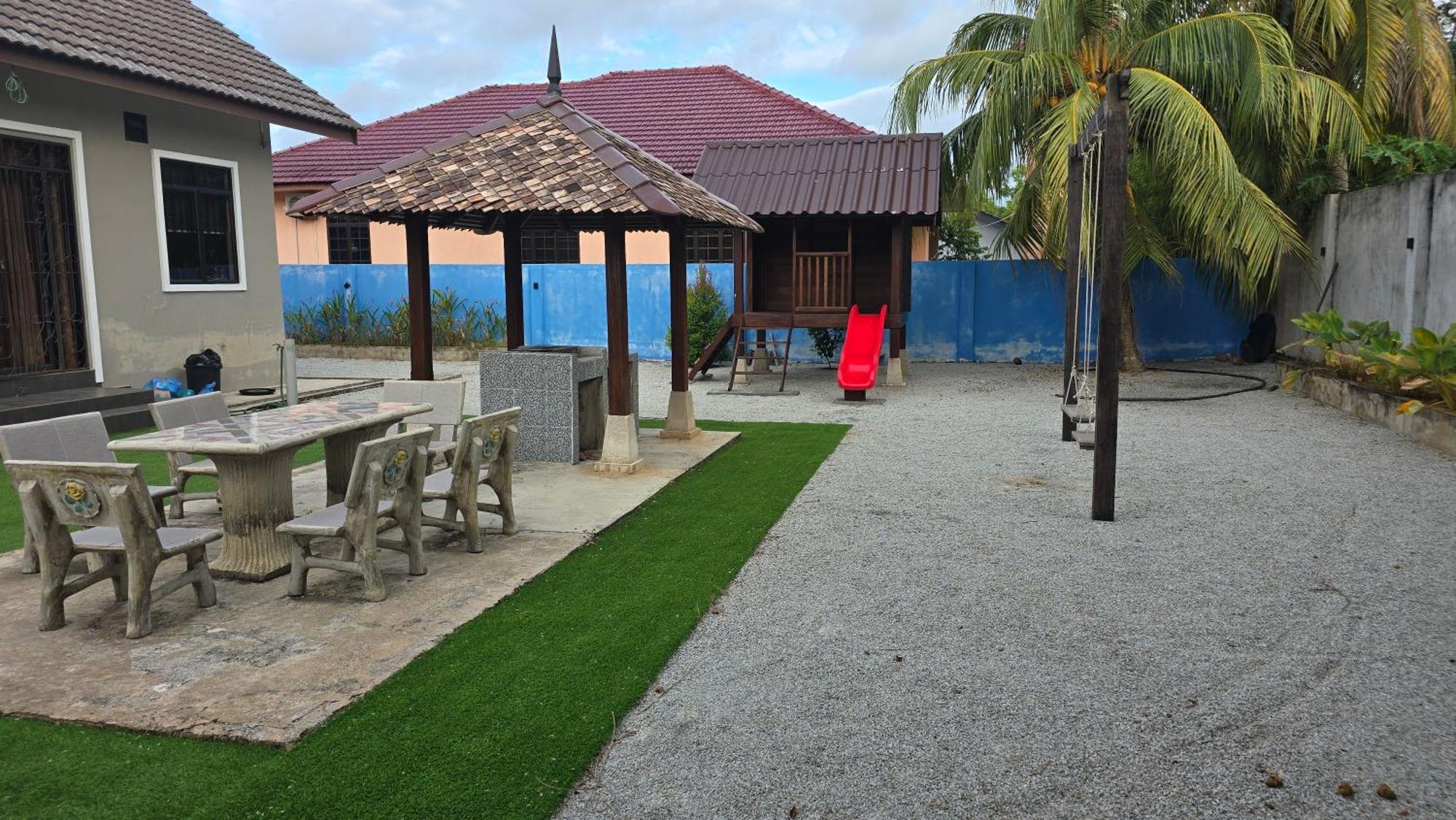 Casa Tiga Homestay Besut Kampung Kuala Besut ภายนอก รูปภาพ