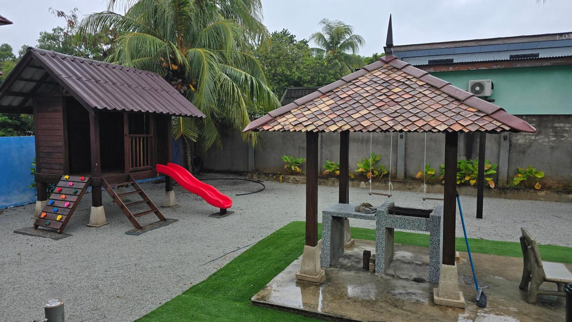 Casa Tiga Homestay Besut Kampung Kuala Besut ภายนอก รูปภาพ