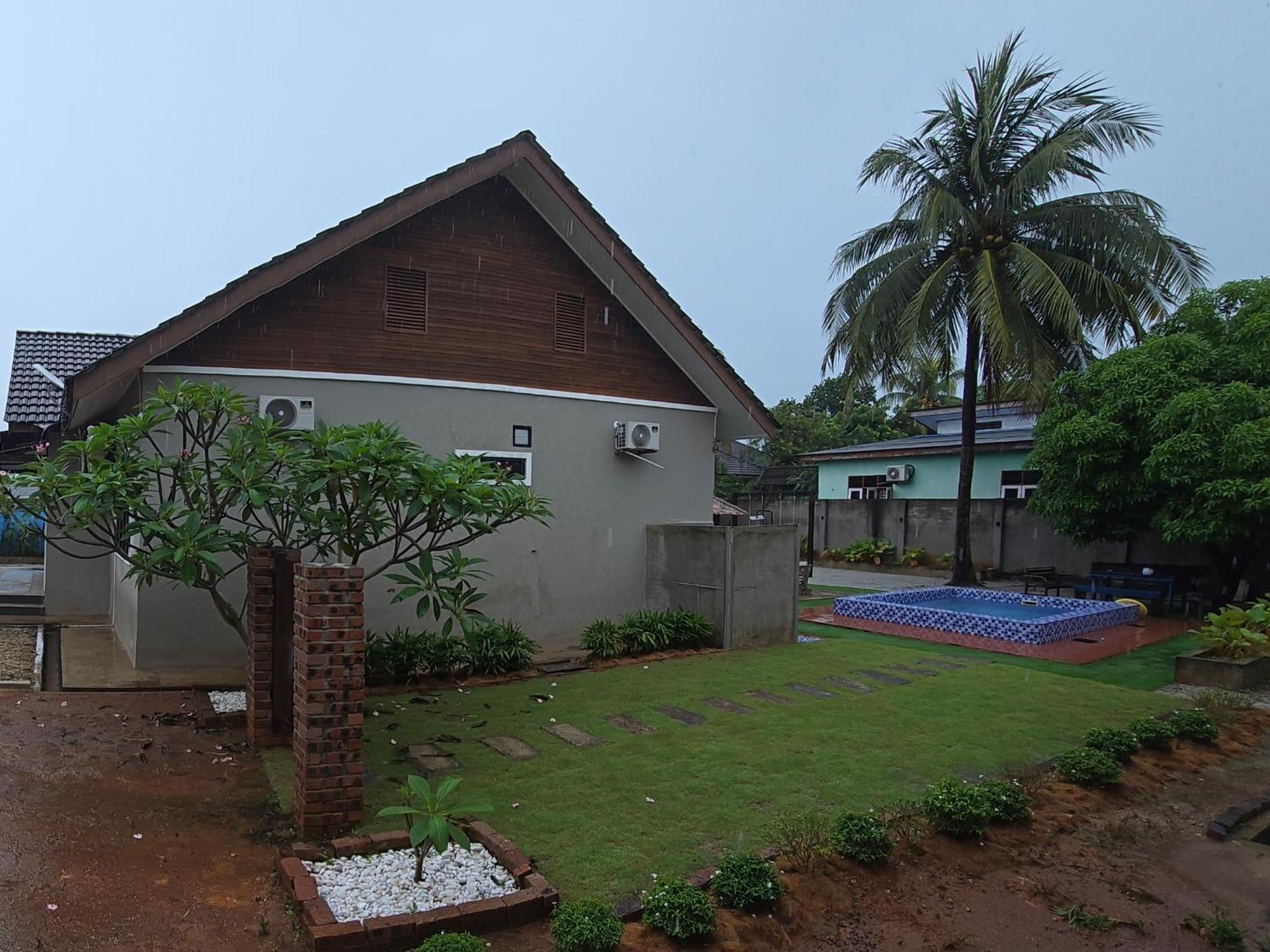 Casa Tiga Homestay Besut Kampung Kuala Besut ภายนอก รูปภาพ